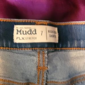 Size 7 Mudd Jean short